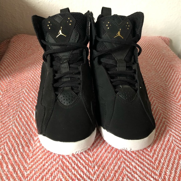 Jordan Boys Size 4Y - Picture 3 of 4